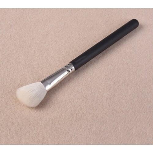 1Pcs Fashion High Quality Facial Makeup Brush Beveled Blush Powder Brush High Value Copper Tube Professional Makeup Tools