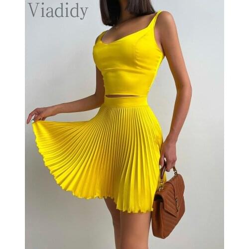 Women Solid Color Square Neck Crop Top & High Waist Pleated Skirt 2 Piece Sets