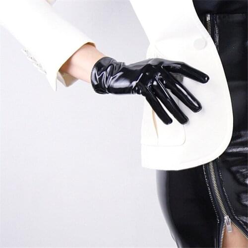 2020 New Woman Patent Leather PU Gloves Short 21cm Bright Leather Dance Party Simulation Leather Female Gloves Cosplay PU21