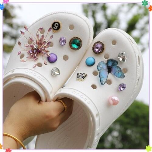 Crocses Charms Designer DIY Higan Flower Blue Butterfly Gem Shoes Decaration for Croc JIBZ Clogs Kids Boys Women Girls Gifts