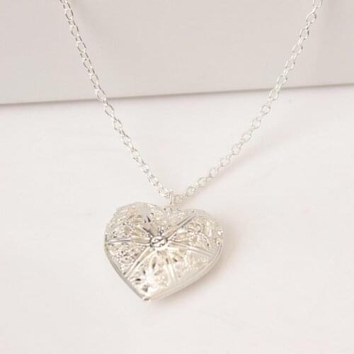 2021 Vintage Heart Box Photo Frame Locket Pendant Necklace for Women Men Fashion Hollow Flower Love Jewelry Gift