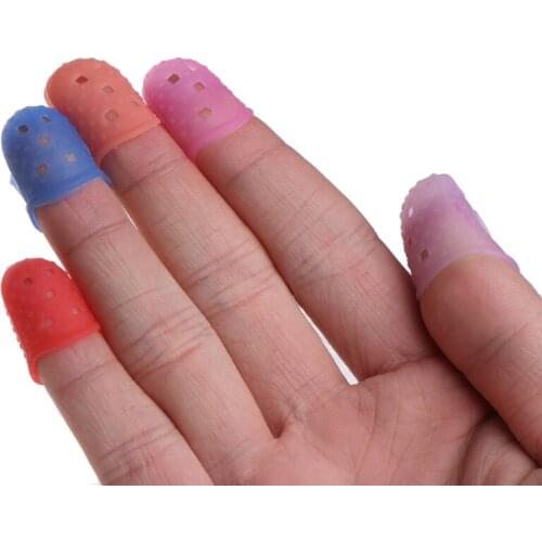 Silicone Thimble Finger Protector Stitching Sewing Needlework Tool Random Colors K1MF