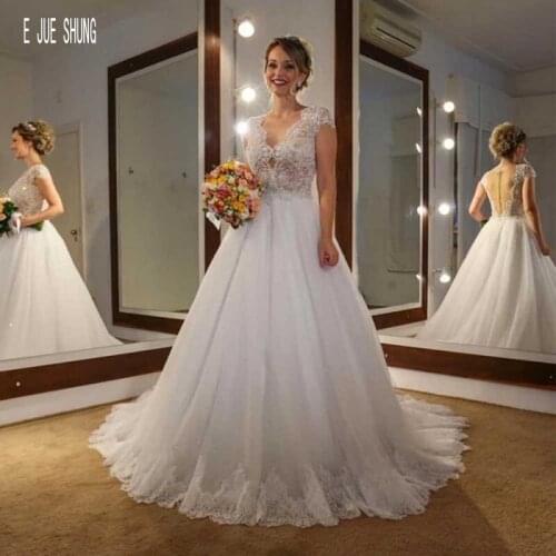 E JUE SHUNG Vintage Short Sleeves Wedding Dresses V Neck Button Back Nude Tulle Lace A Line Bridal Gowns Robe De Marriage