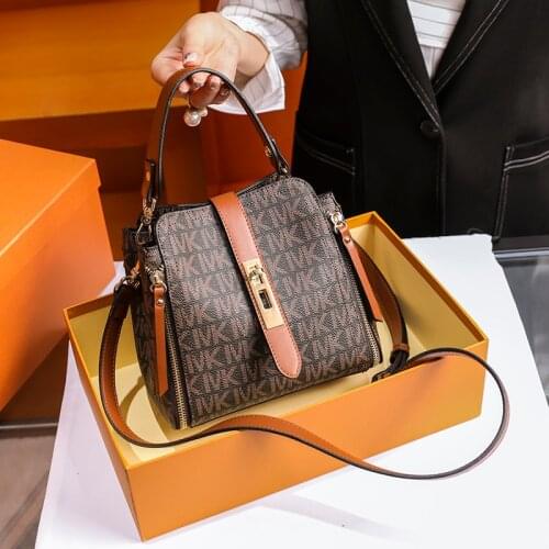 Brand womens bag 2020 new type of messenger bag light luxury bucket bag leather handbag luxury accessories single shoulder bag