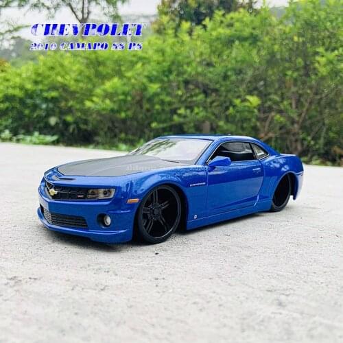Maisto 1:24 2010 Chevrolet Camaro SS simulation alloy car model crafts decoration collection toy tools gift