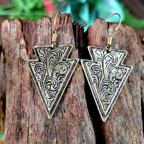 Rongyu European and American popular creative relief flower shield Earrings antique bronze hand carved Earrings Jewelry