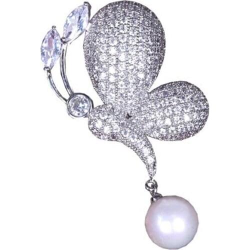 Fashion Small Cute Butterfly Brooch Pin For Women New Year Gift High Quality Metal Insect Coat Lapel Pins Jewelry Wholesale