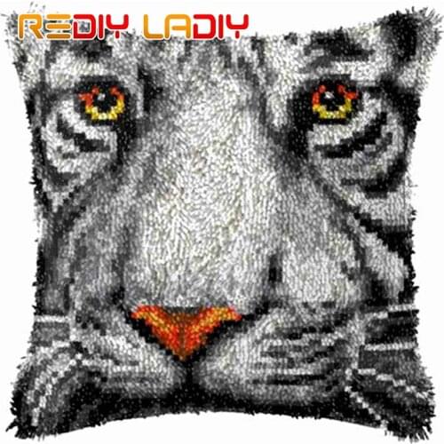 Latch Hook Kit Wolf Brothers Cushion Cover Pre-Printed Canvas DIY Yarn Crochet Crafts Pillow Case Size 43x43cm Sofa Bed Pillows