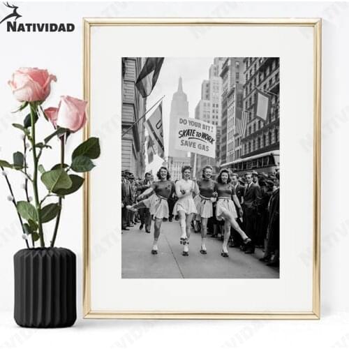 Old Age Retro Photography Prints Street Girl Skates Impression Black and White Canvas Painting Wall Art Poster Home Decoration