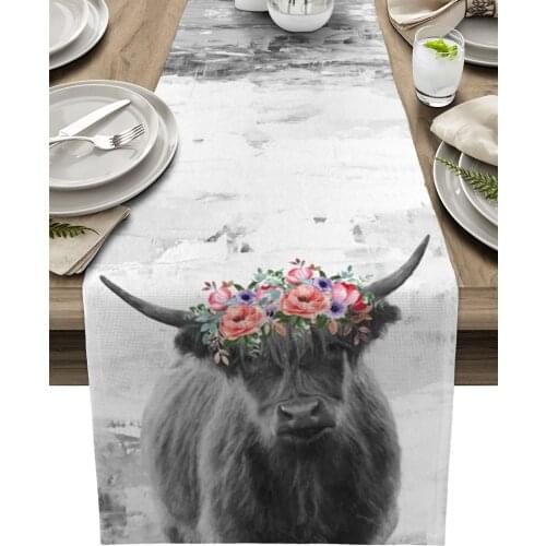 Idyllic Farm Animal Highland Cattle Table Runner Wedding Decor Table Cover Christmas Decoration Holiday Party Tablecloth