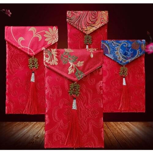 2022 Tassel Chinese Style Fabric Red Envelope Pocket Embroidery Chinese New Year Red Packet Money Bag for Couple Wedding