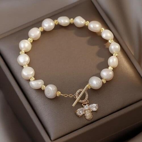 2021 Elegant Baroque Natural Pearl String Bracelet For Woman Luxury Zircon Bee Pendant Bracelet Fashion Girls Sweet Jewelry