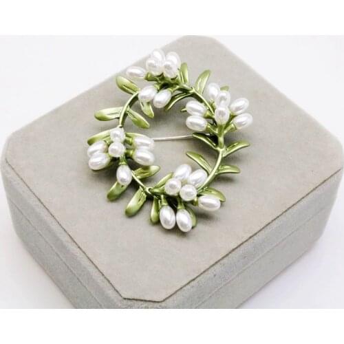 Fresh Water Pearls Sweet Brooches Green Color Cloth Decoration For Women Girls