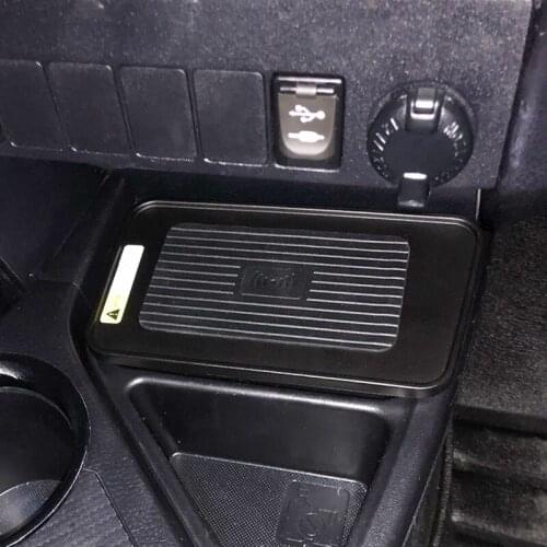 15W car wireless charger QI phone fast charger charging plate charging phone holder for Toyota RAV4 RAV 4 2016 2017 2018