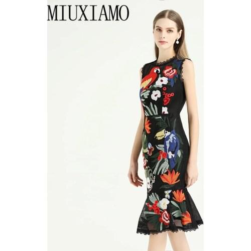 MIUXIMAO High Quailty 2020 Sping Dress Parrot Embroidery Luxurious Sleeveless Elegant Black FIshtail Dress Women vestidos