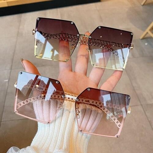 2021 Fashion Oversize Gradient Designer Sunglasses Women Alloy Chain Frame Rivet Square Sun Glasses Unisex Elegant Shades