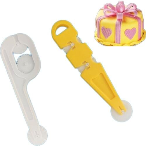 4Pcs/Set 3 Wheels Fondant Cake Embossing Mold Roller Knife Cutter DIY Pastry Cookie Biscuits Decorating Molds Home Baking Tools
