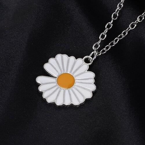 New Fashion Sweet and Lovely Little Daisy Flowers Rainbow Drop Oil Pendant Necklace Hot Best Friend Gift Jewelry Women
