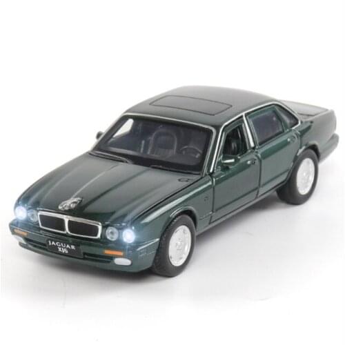 1: 32 Simulation Jaguar XJ6 Car Alloy Toy Car Model Ornaments Children Boy Birthday New Year Christmas Gift Green