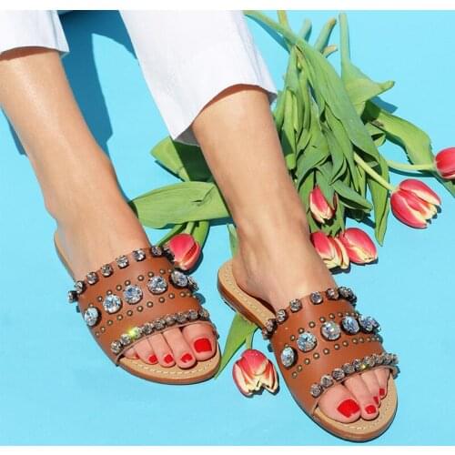 Hot NEW Summer Sandals Women Flat Slippers High Quality Handmade Rhinestones Sandals Beach Slippers Rivet Shoes