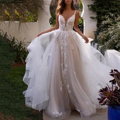 2021 Kayars Champagne Spaghetti Strap V Neck A Line Backless Wedding Dress with Train Layla 3D Flowers Floor Length Wedding Gown