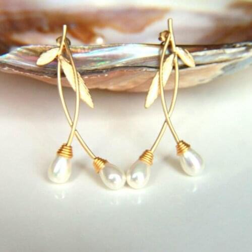 Bohemian Style Beautiful Gold-Plated Leaf Flower Bud Earrings Exquisite Korean Bride Pearl Pendants Earrings Christmas Gift