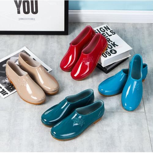 Short Rain Boots Women Thick-soled Rain Shoes Women 2021 Cute Flowers Bright Leather Fashion Rubber Boots Kitchen Car Wash Work