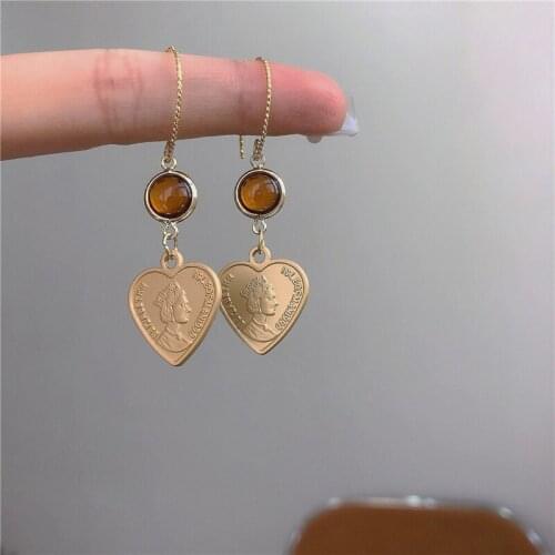 Pendant Earring Women Retro Heart Queen Vintage British Style Stud Earring Girl Fashion Party Accessories Earrings Free Shipping