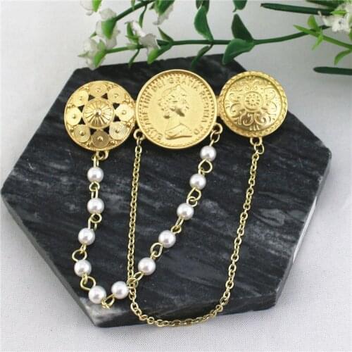 Ladies' Fragrant Wind~ Embossed Gold Coins, Pearl Tassels, Diamonds, European and American French Retro Queen Brooches