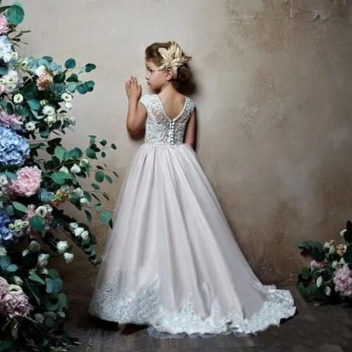 New Arrival Flower Girl Dresses For Beach Weddings Lace Appliqued Little Kids Baby Gowns Cap Sleeve Communion Dress