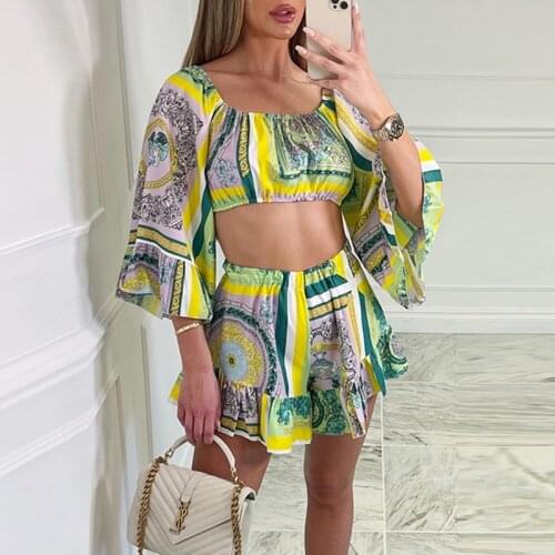 Women 2 Piece Set Print Three-Quarter Flared Sleeve Square Collar Pullover Crop Top & Ruffles Hem Slim Fit Shorts Matching Set