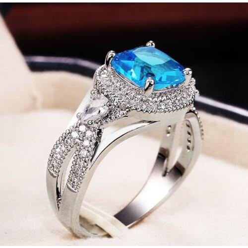 Huitan Luxury Solitaire Blue Stone Ring Fashion Jewelry Anniversary Present for Mom & Grandma Graceful Women ACC Wholesale Rings