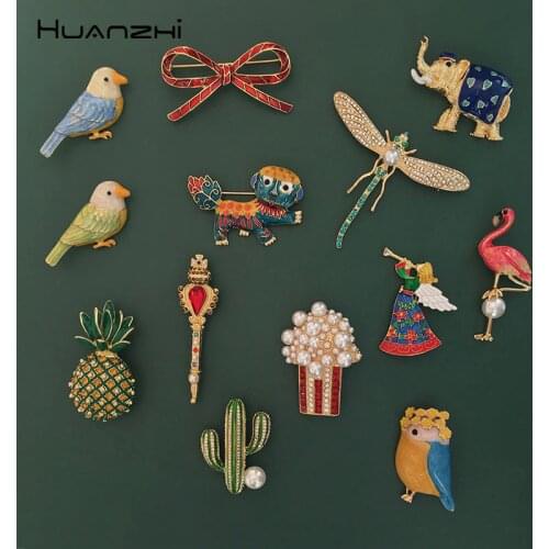 HUANZHI Vintage Gold Color Enamel Pearls Crystal Pin Bird Rabbit Flower Elephant Scepter Bow Pineapple Popcorn Brooch for Women