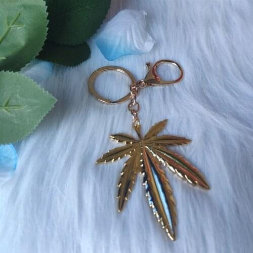 New Hemp Leaf Key Chain Leaves Nature Jewelry Fashion Innovative Ring Maple Tree Big Pendant Gift 2021 Punk Charm Men Bohemia