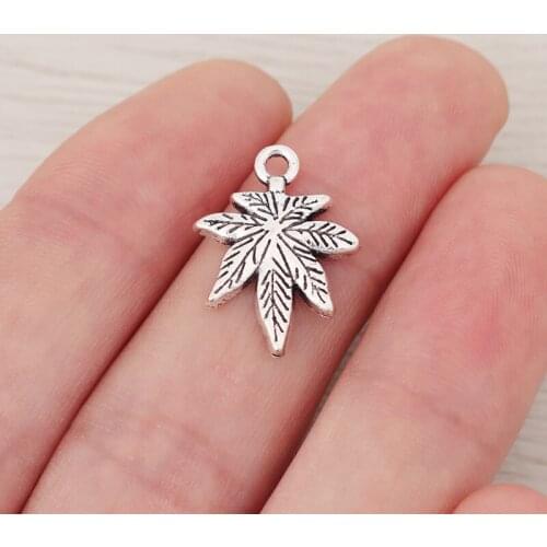 30pcs/lot Tibetan Silver Maple Leaf Charms Pendants Beads for DIY Necklace Bracelet Jewelry Making Accessories 21x15mm