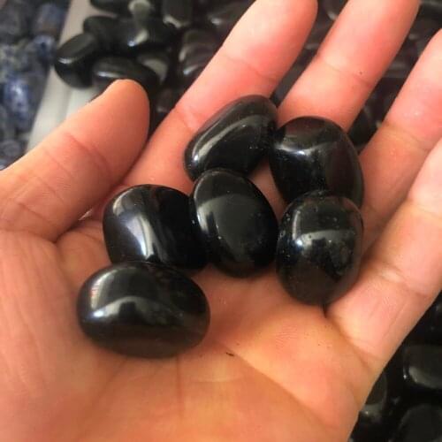 Natural polished obsidian mineral crushed stone heals