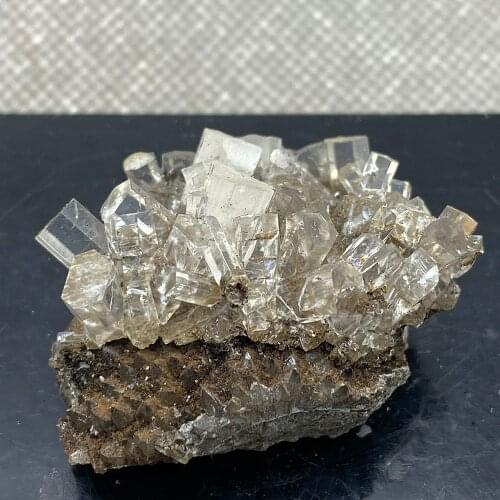 Natural transparent columnar calcite is rare and extinct in China