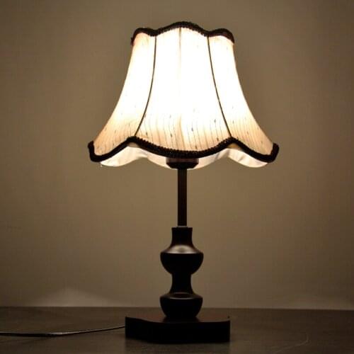 Modern Chinese style wood retro table lamp Pastoral fabric decoration Bedroom study bedside work light