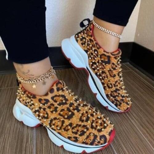2021 Spring Casual Shoes Super star Slip-on Rivet Platform Sneakers Women Footwear Comfortable Casual Walking Shoes Tennis Shoes