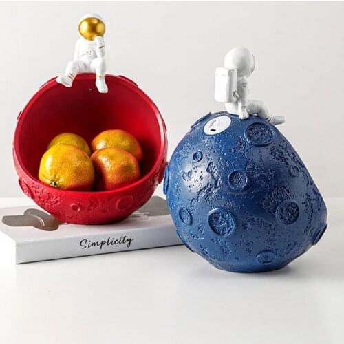 Creative Outspace Astronaut Style Resin Porch Key Storage Organizer 6 Colors Half Hollow Planet Spaceman Sitting Moon Home Decor