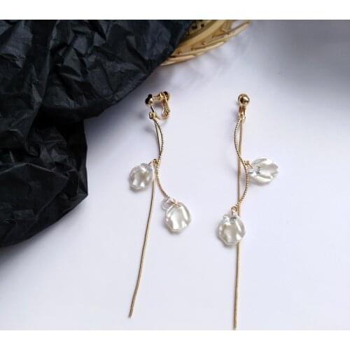 Korean Style Summer Resin Shell Long Clip on Earrings No Hole Simple Petals Shell Rhinestone Line Tassel Ear Clip on Earrings