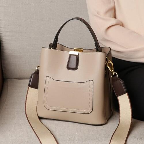 Bucket bag 2021 new fashion versatile mother soft leather hand-held One Shoulder Messenger Bag calfskin womens bag