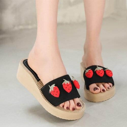 Women Thick-bottomed strawberry pineapple Flip Flops Womens Sandal Comfortable Slip On Vacation seaside Ladies Slippers hy5