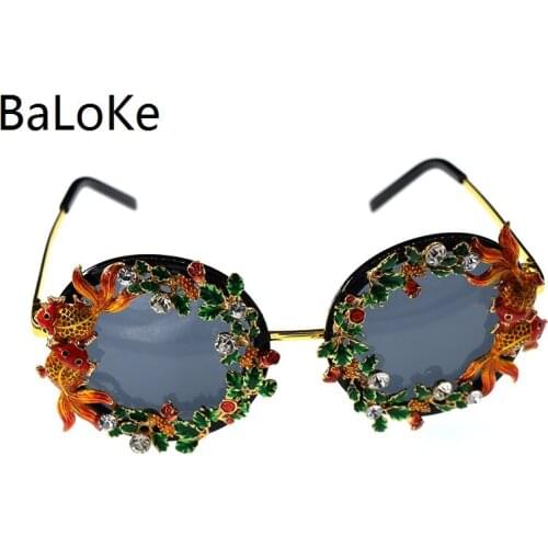 Fashion Women Round Crystals Fish Sunglasses Personality Rhinestones Outdoor Summer Beach Sun Glasses High Quality Shades