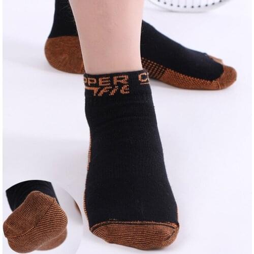 Seasons best selling style cotton mens and womens sports socks can be customized logo