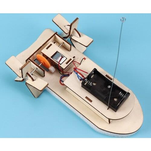 New students make small inventions DIY two-way remote control yacht Ming steamship hand-assembled materials puzzle