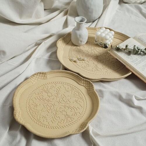 1Pc Wooden Retro Style Rough Creative Stylish Food Tray Round Durable Plate Retro Carved Tableware Decoration Photo Props