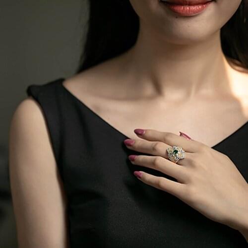 Amorita boutique Vintage exquisite baroque petal ring