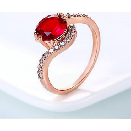 Exquisite Rose Gold Color Womens Wedding Ring Inlay Round Red Gems Crystal Cocktail Party Rings Fashion Jewelry Lovers Gifts