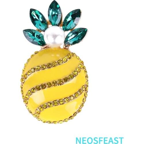 Cute Fruit Rhinestone Brooches for Women Pineapple Pin Yellow Color Ladies Party Gifts Coat Garments Accessories Fashion Jewelry